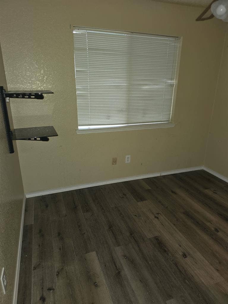 Decent size room available $.