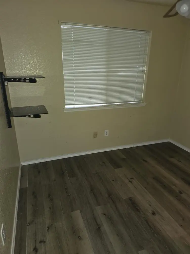 Decent size room available $.