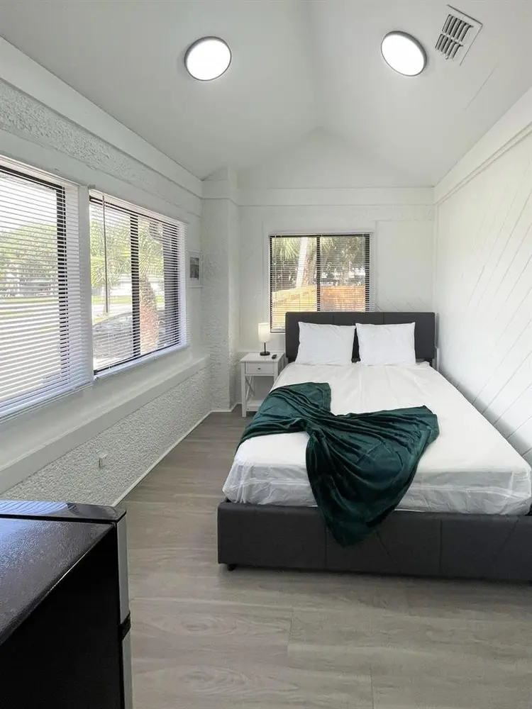 6 BR in Winter Haven