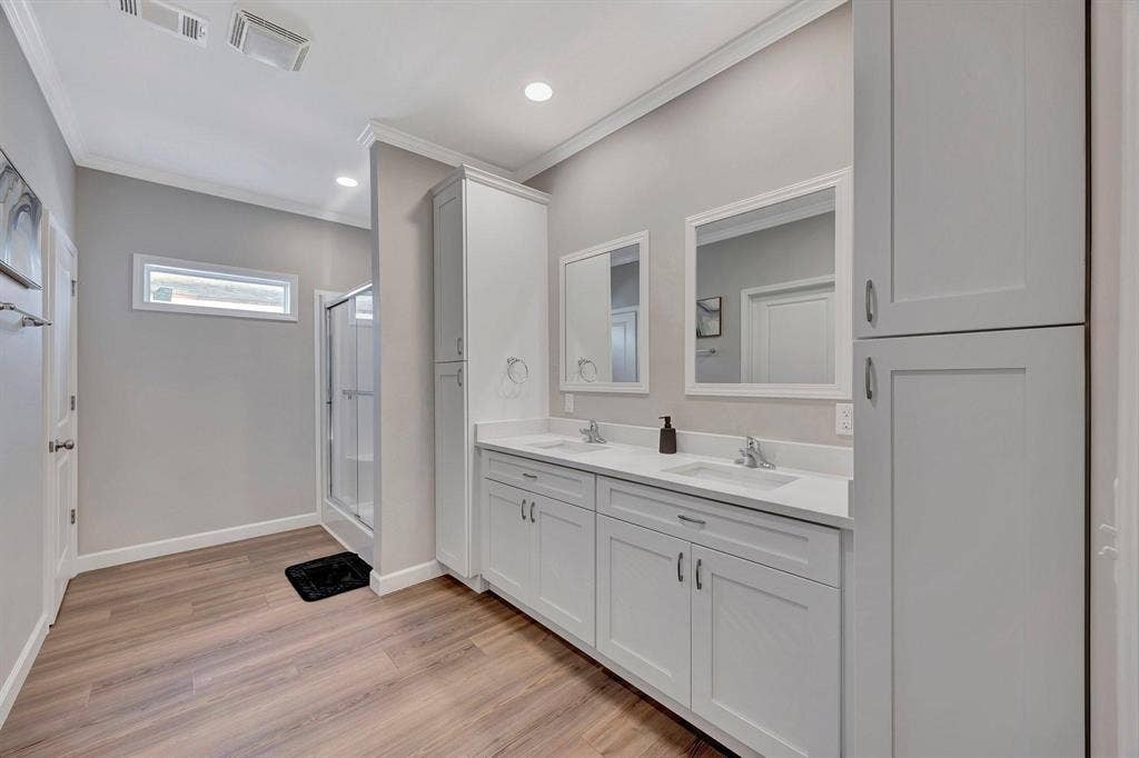 8 BR in St. Petersburg