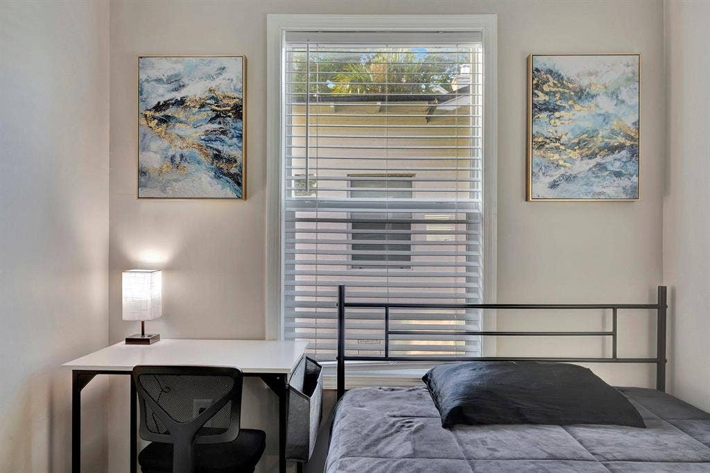 8 BR in St. Petersburg