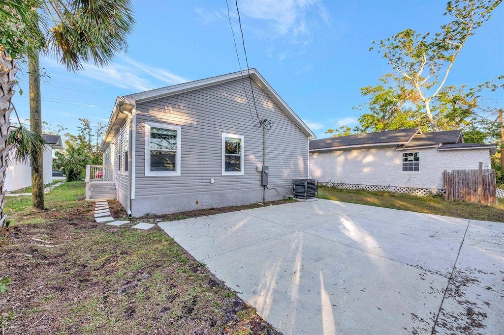 8 BR in St. Petersburg