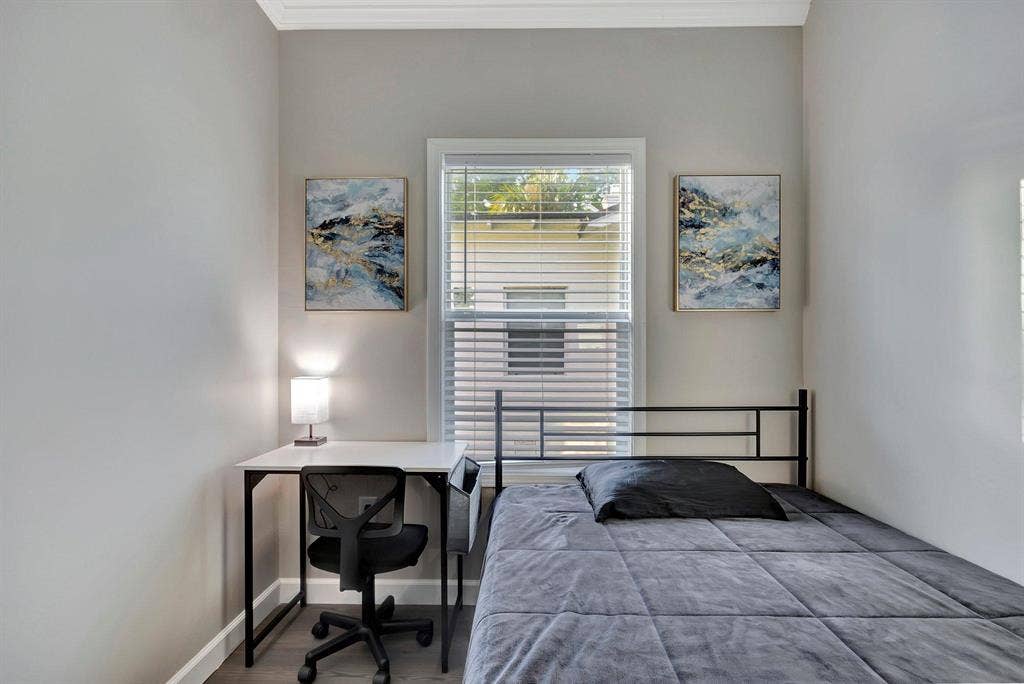 8 BR in St. Petersburg