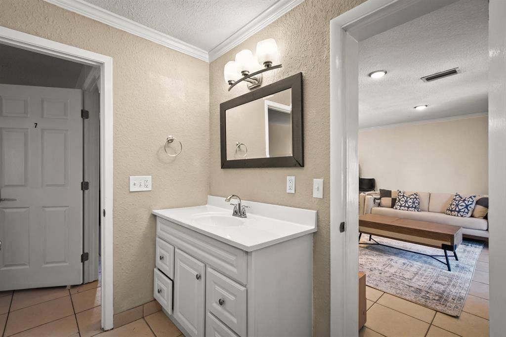 6 BR in Jacksonville