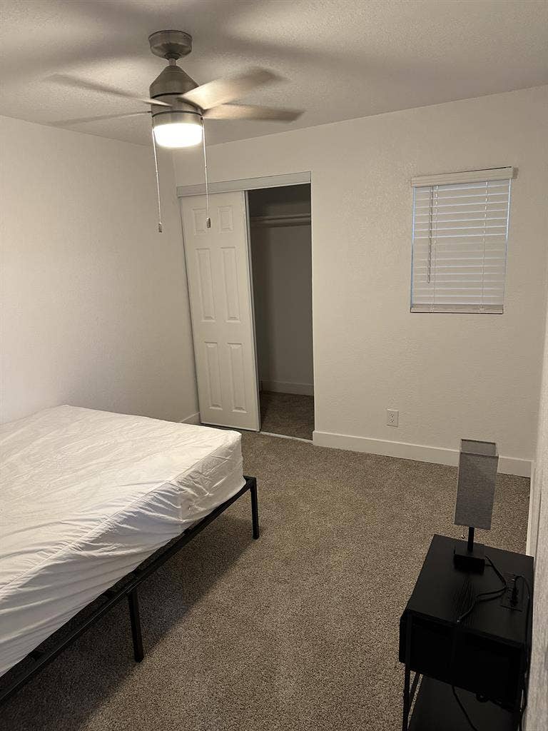 8 BR in Henderson