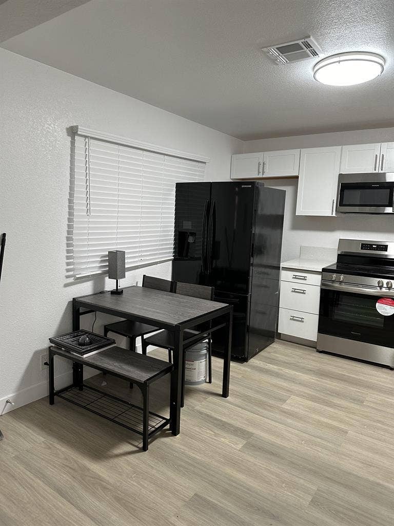 8 BR in Henderson