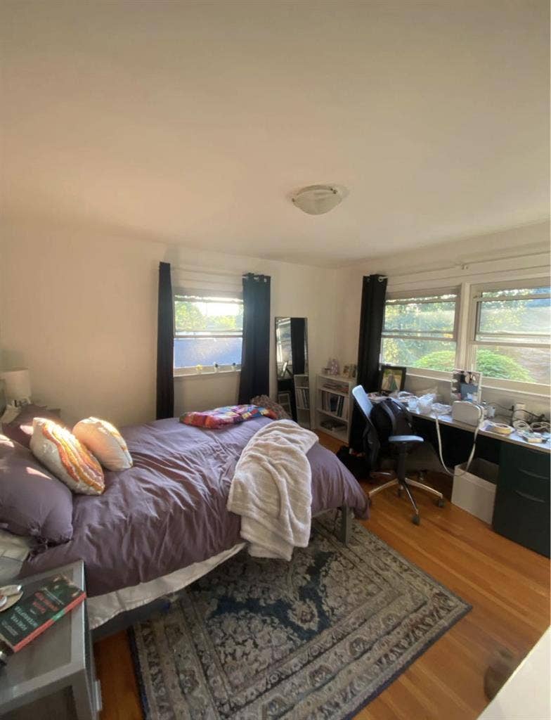 Room Available  Bath House