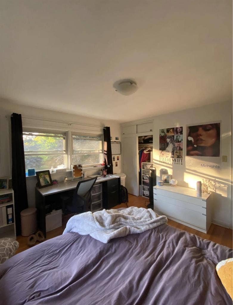 Room Available  Bath House