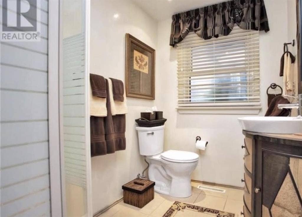 Room Available  Bath House