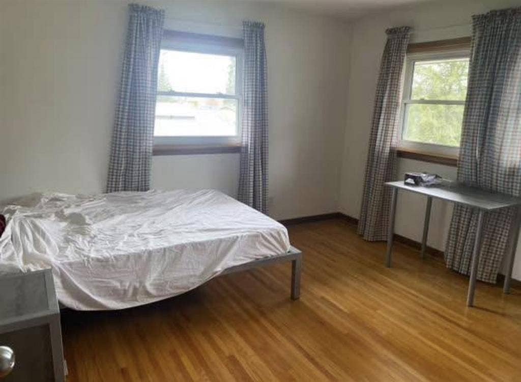 Room Available  Bath House