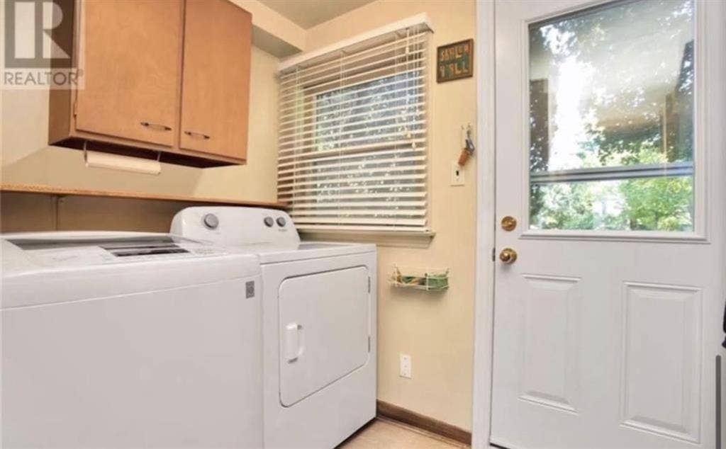 Room Available  Bath House