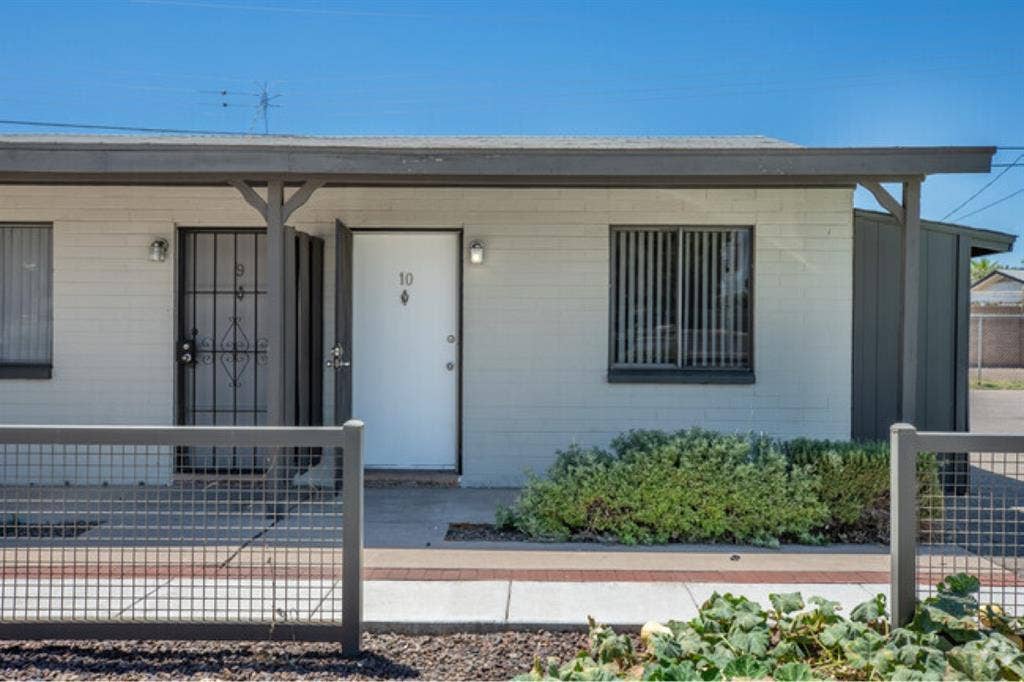 Month to Month Furnished Studio!