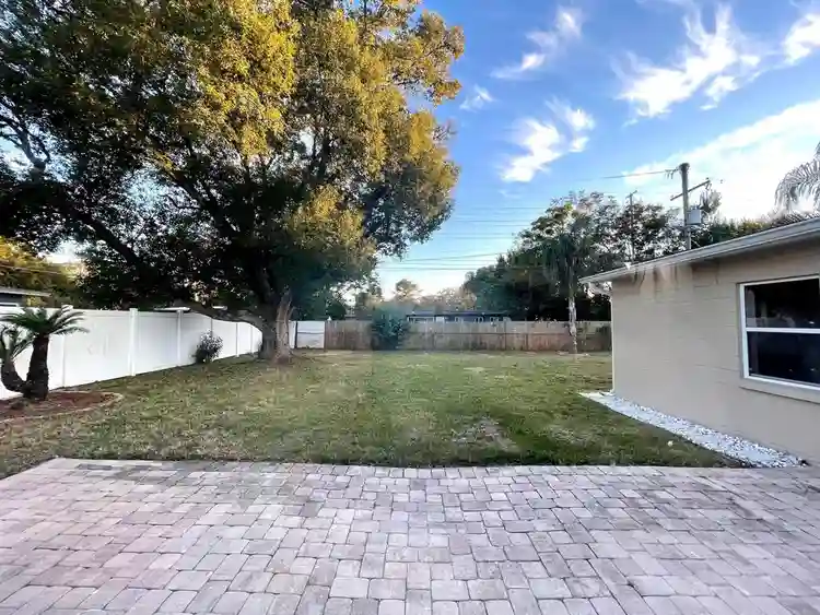 Room Available Hourglass District!