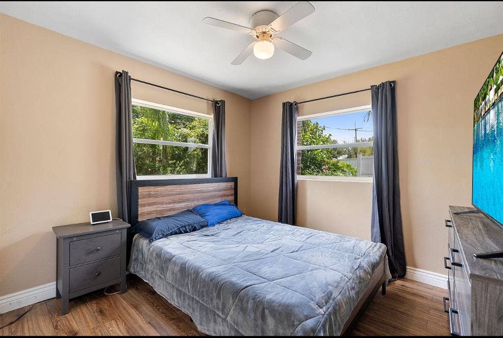 Room Available Hourglass District!