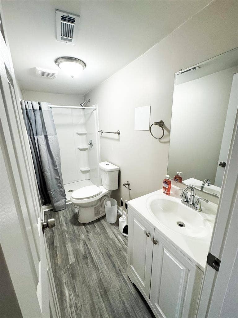 8 BR in Forest Park