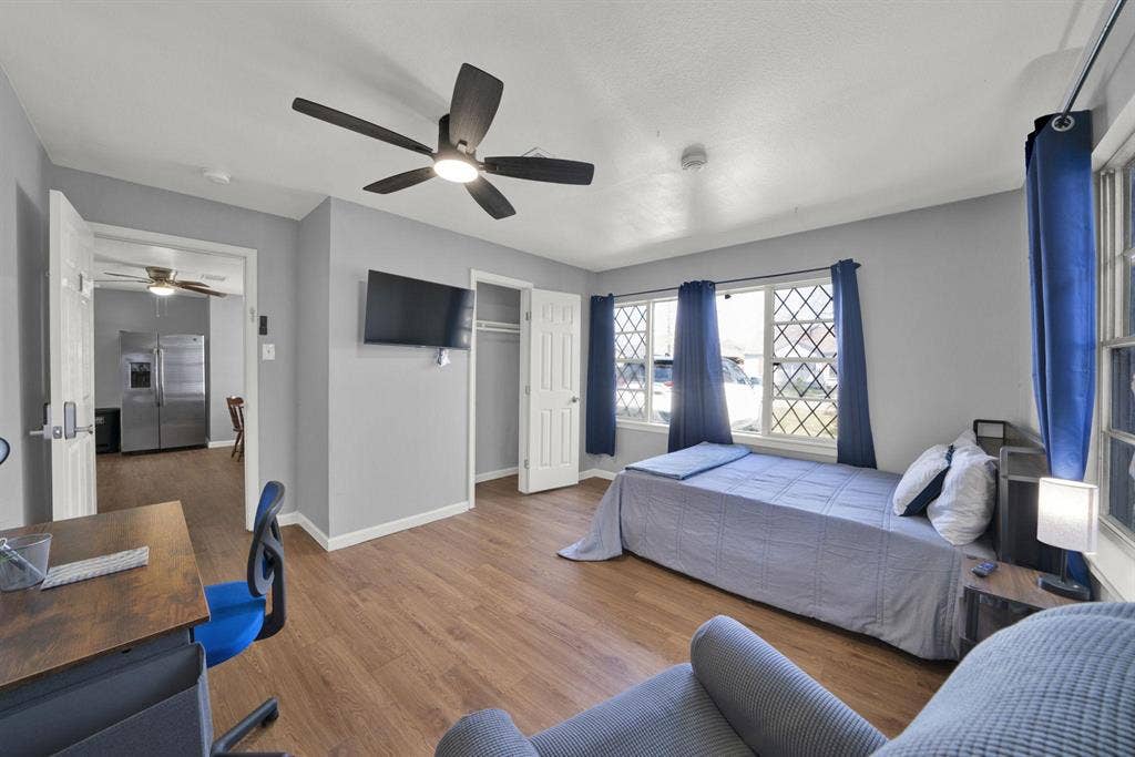 8 BR in Houston