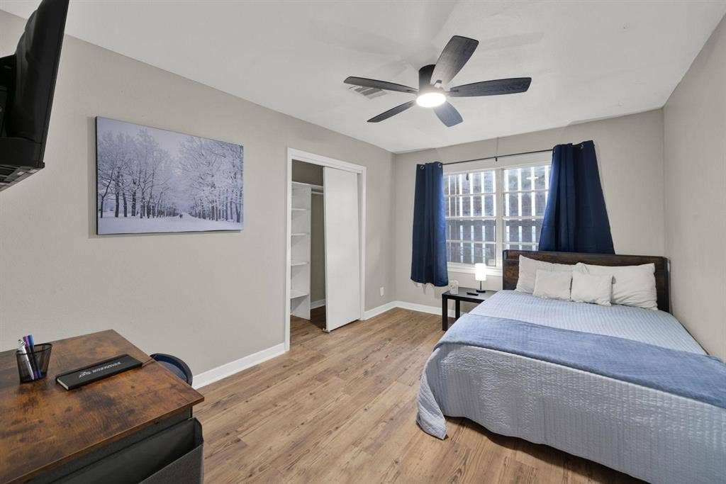 8 BR in Houston
