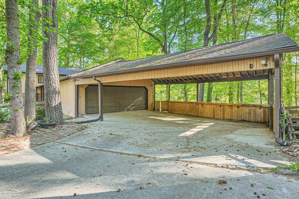 8 BR in Stone Mountain