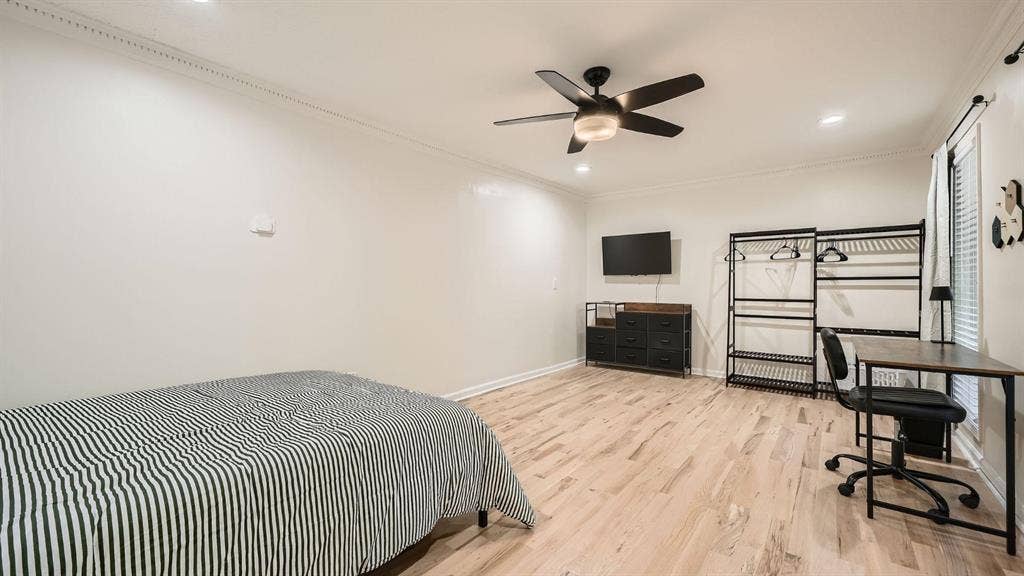 8 BR in Stone Mountain