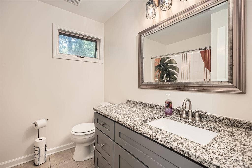 8 BR in Stone Mountain