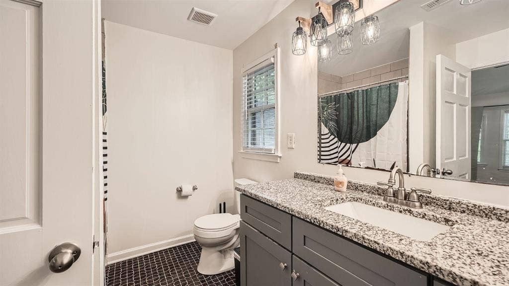 8 BR in Stone Mountain