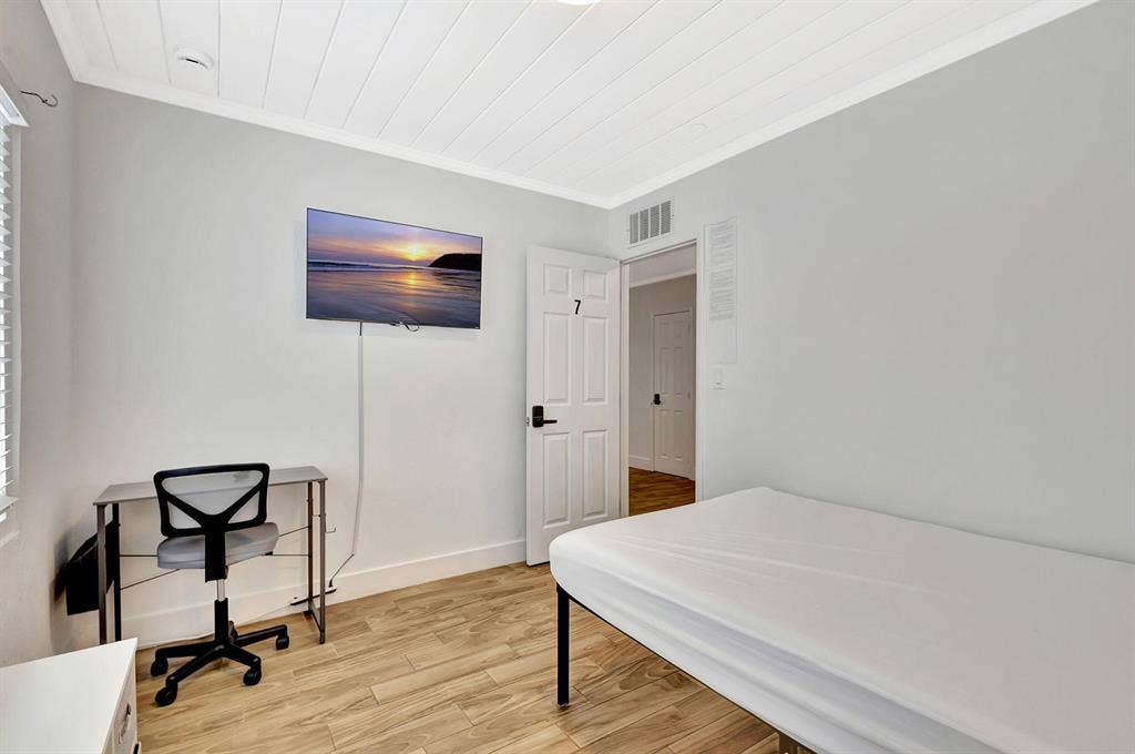 7 BR in Riviera Beach