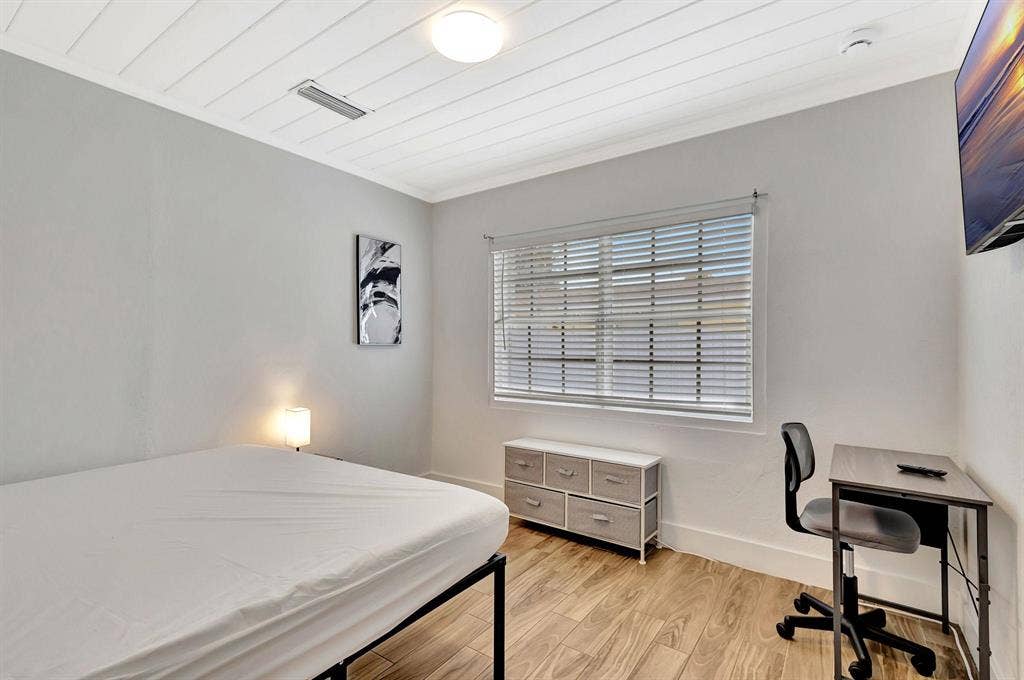 7 BR in Riviera Beach