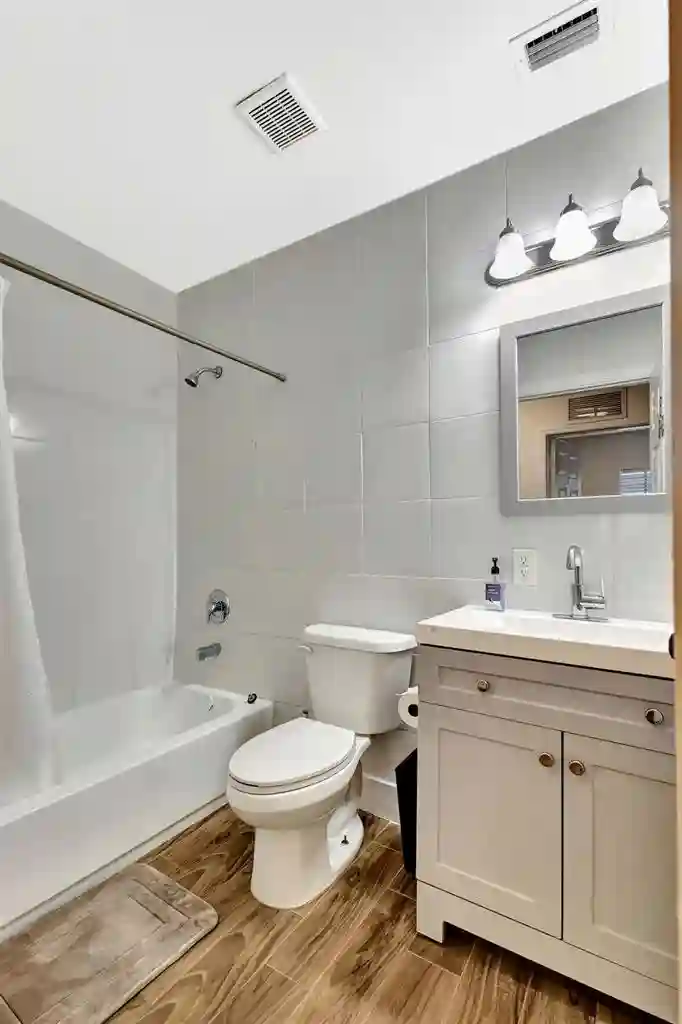 7 BR in Riviera Beach