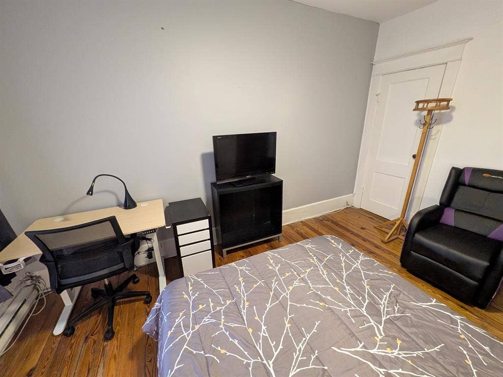 Master bedroom available,all includ