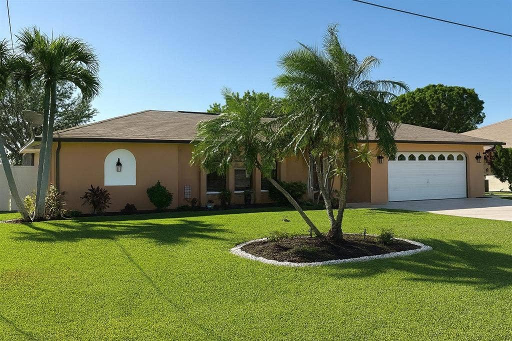 6 BR in Cape Coral