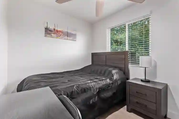 8 BR in Mesa