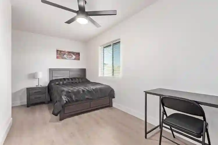 8 BR in Mesa