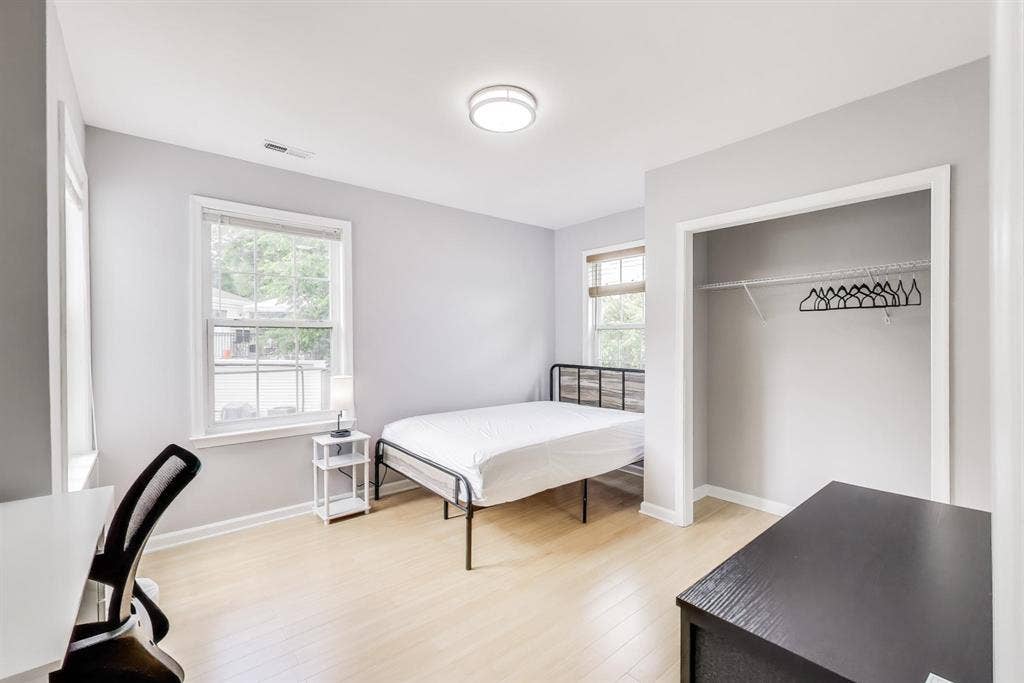 7 BR in College Park