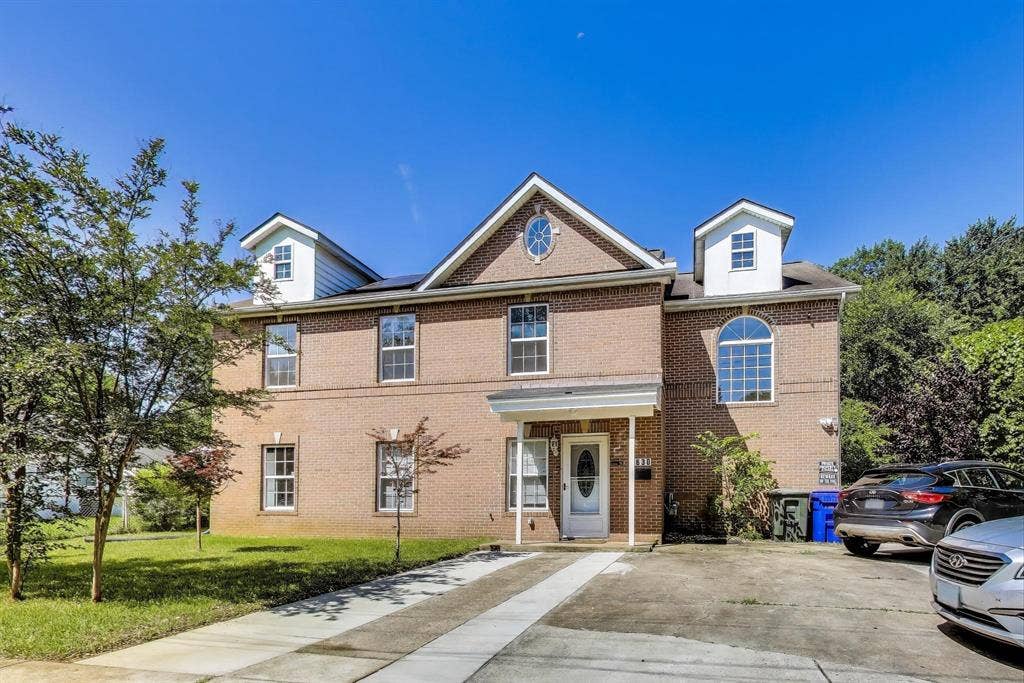 7 BR in College Park