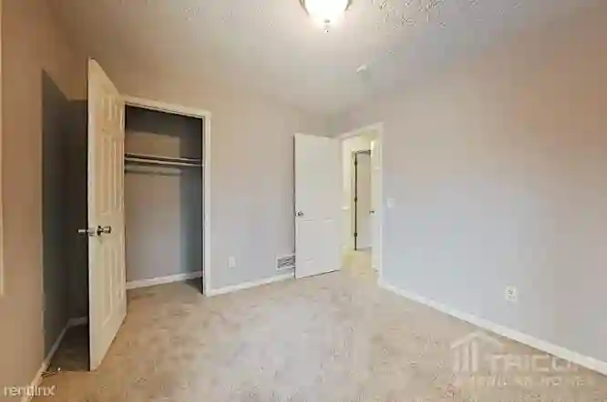 Bedroom w/ all utilities included