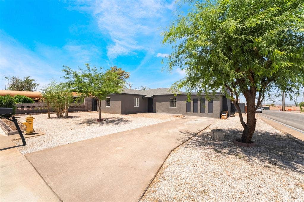 3 BR in Henderson