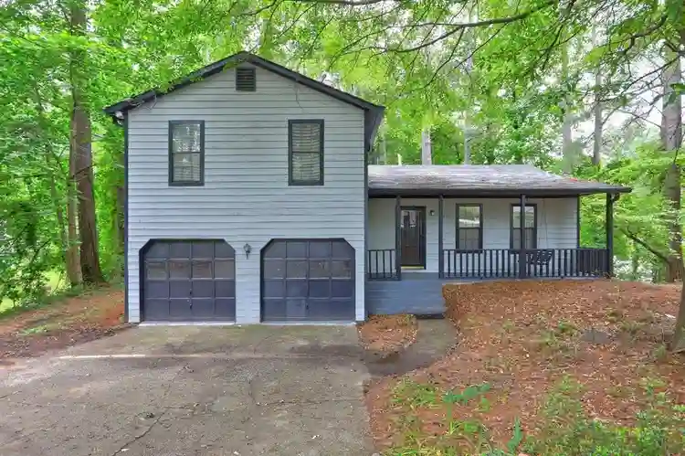 6 BR in Lawrenceville