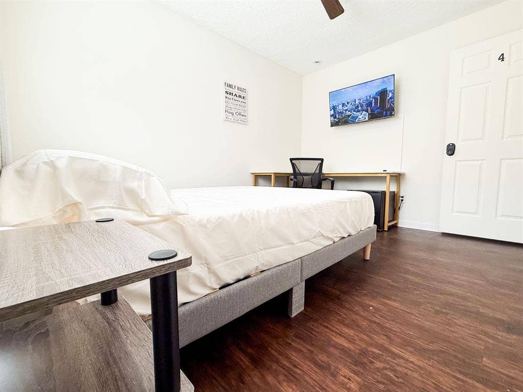 6 BR in Jacksonville