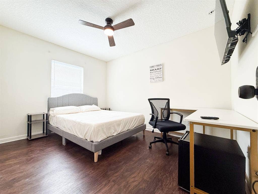 6 BR in Jacksonville