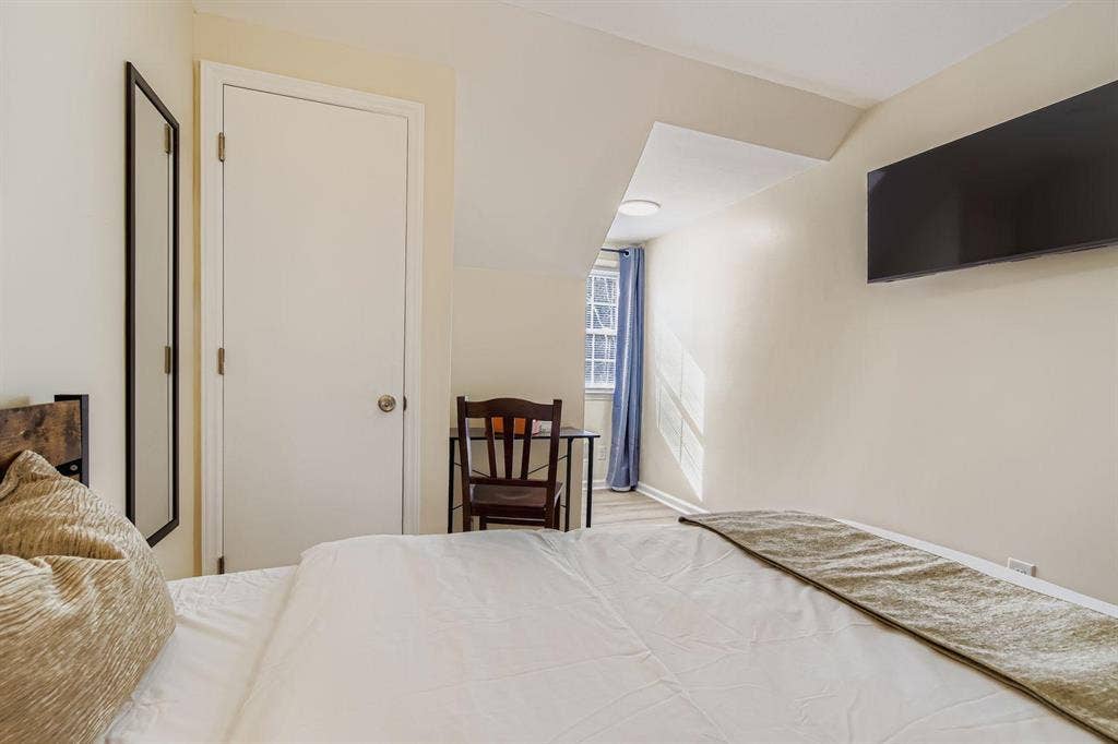 10 BR in Monroe
