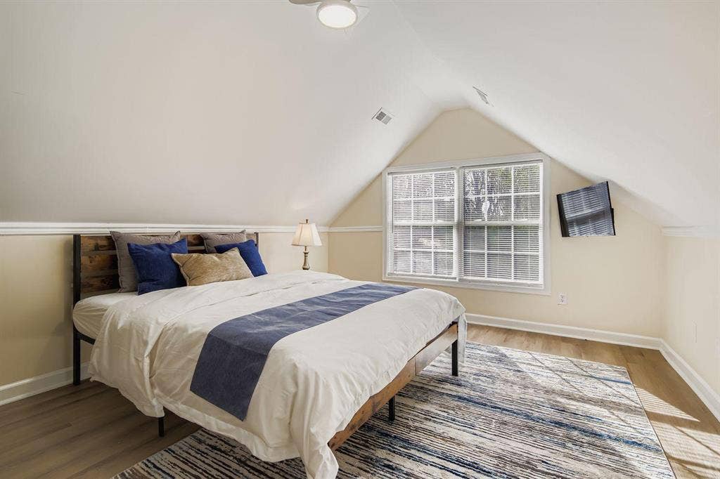 10 BR in Monroe