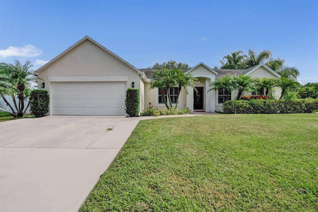 8 BR in Port St. Lucie