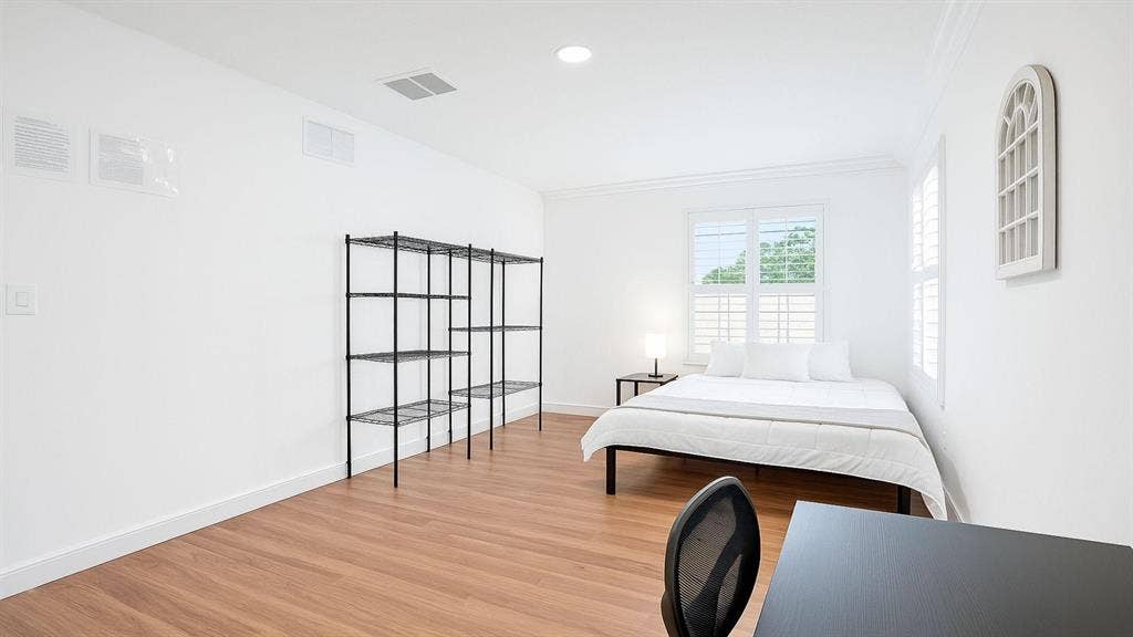 8 BR in Port St. Lucie