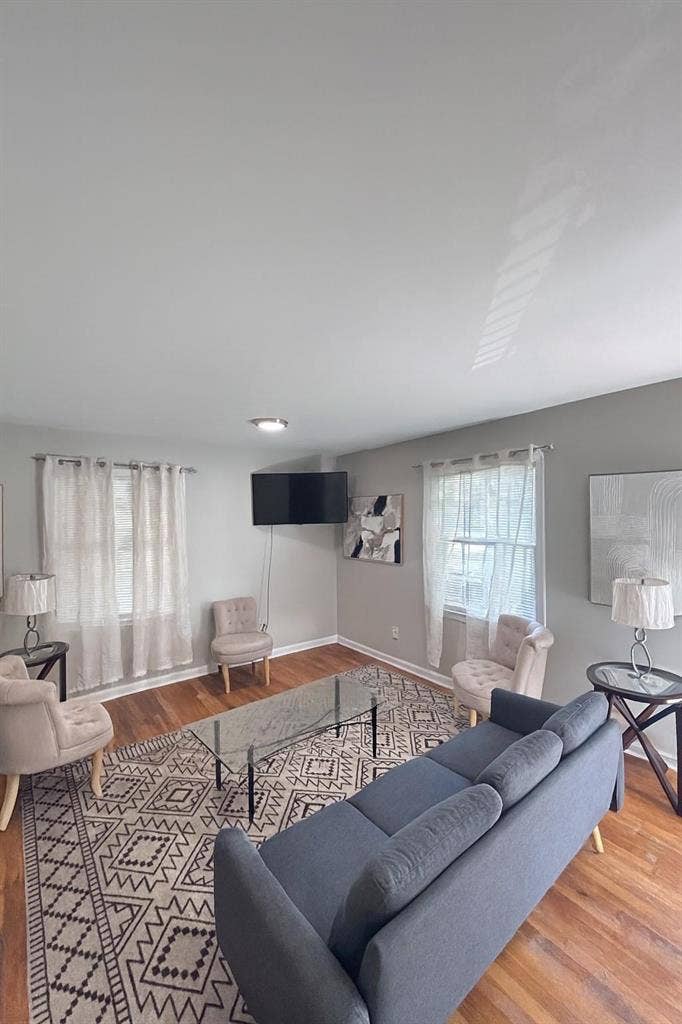 8 BR in Riverdale
