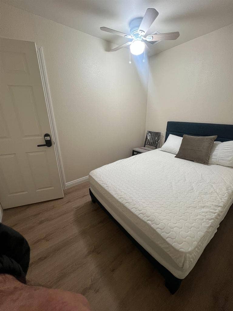 6 BR in Los Angeles
