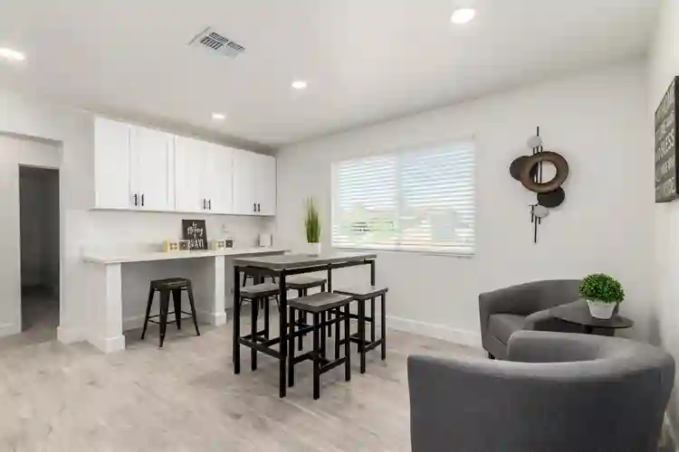 8 BR in Mesa