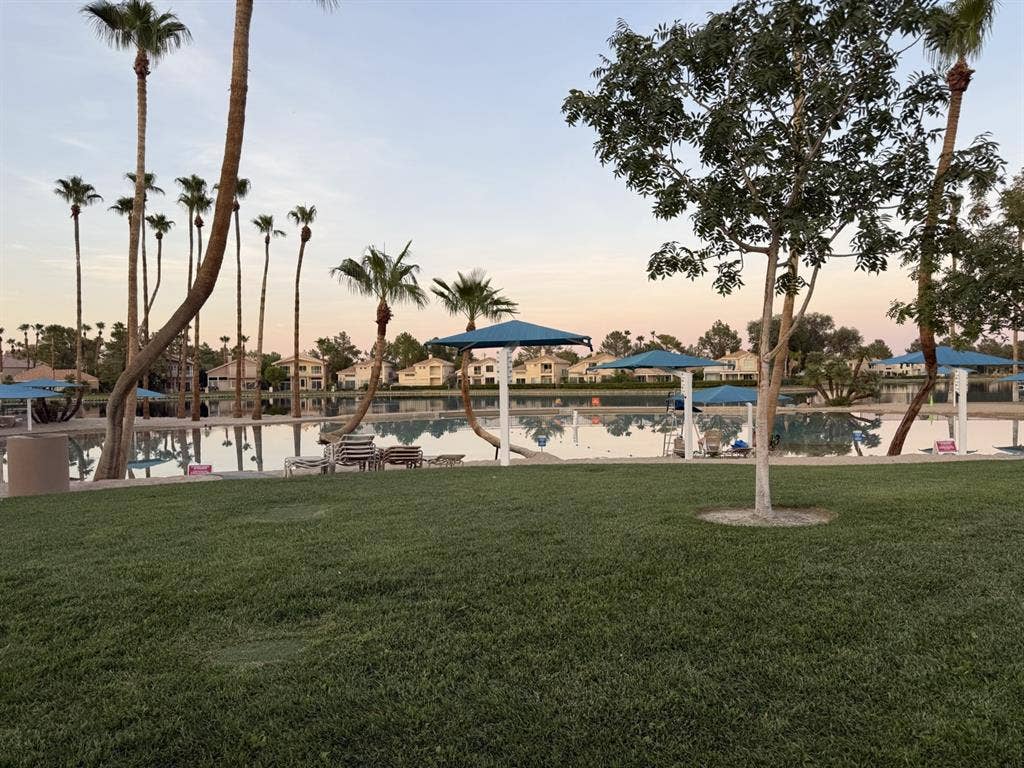 Chill Desert Shores Room