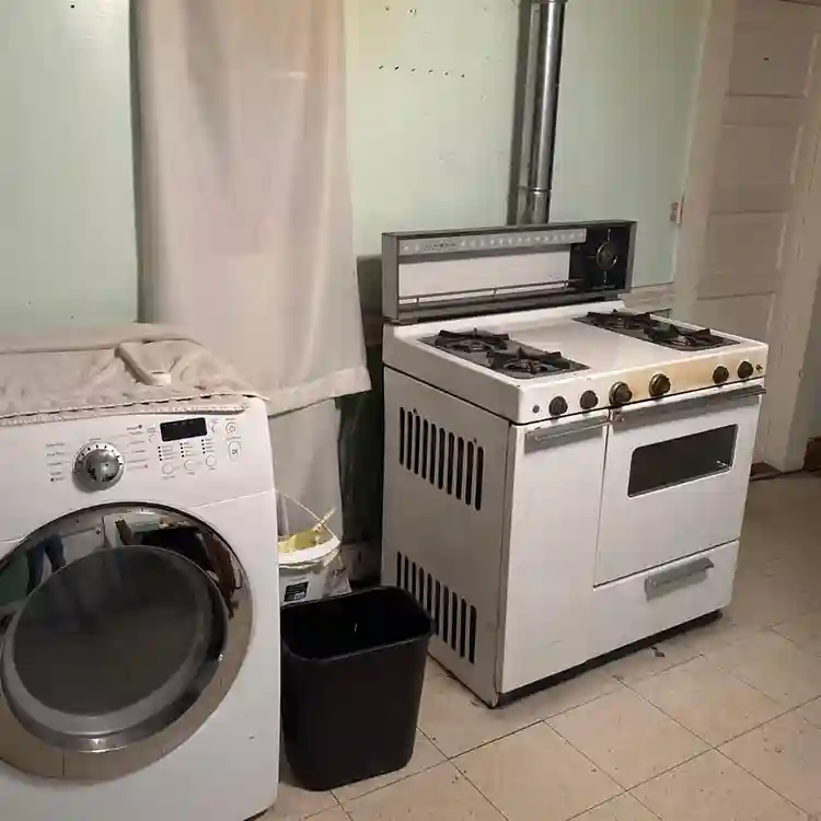 Looking for roommate