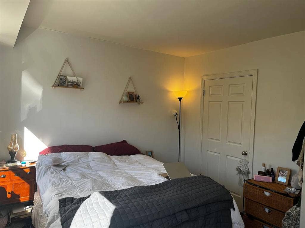 Private One-Bedroom For Rent