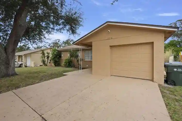 5 BR in Largo